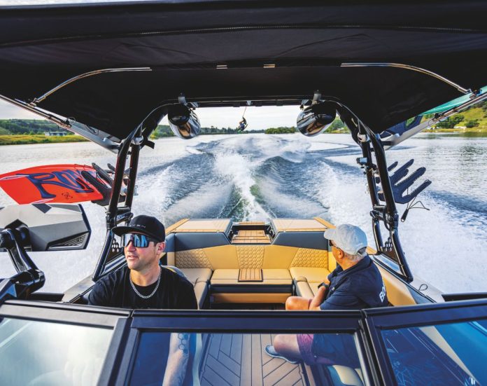 los-10-errores-al-conducir-una-lancha-de-wakeboard