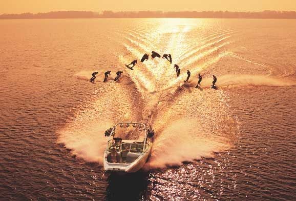 como-conducir-en-lineas-rectas-a-un-wakeboarder